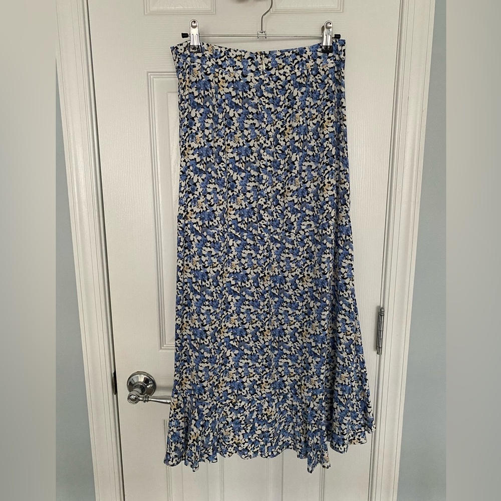NWOT West of Melrose Tilly’s Blue Ditsy Floral Midi Skirt size small - Picture 5 of 16